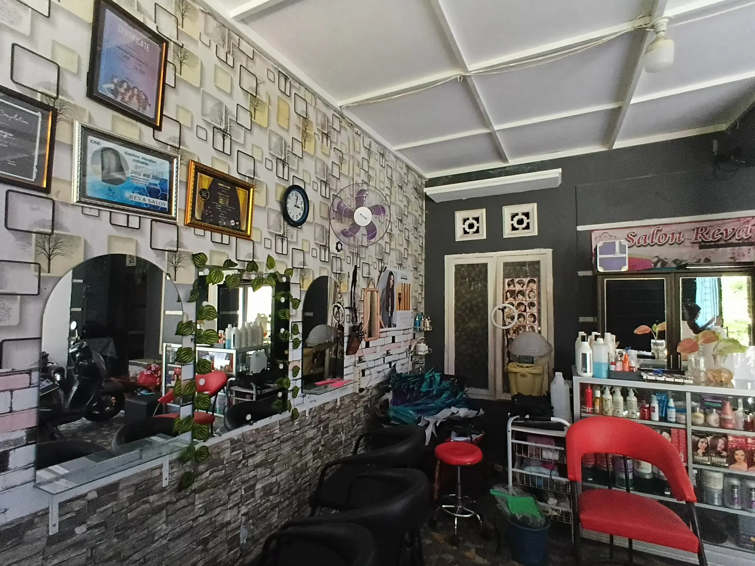 Reva Queen Salon