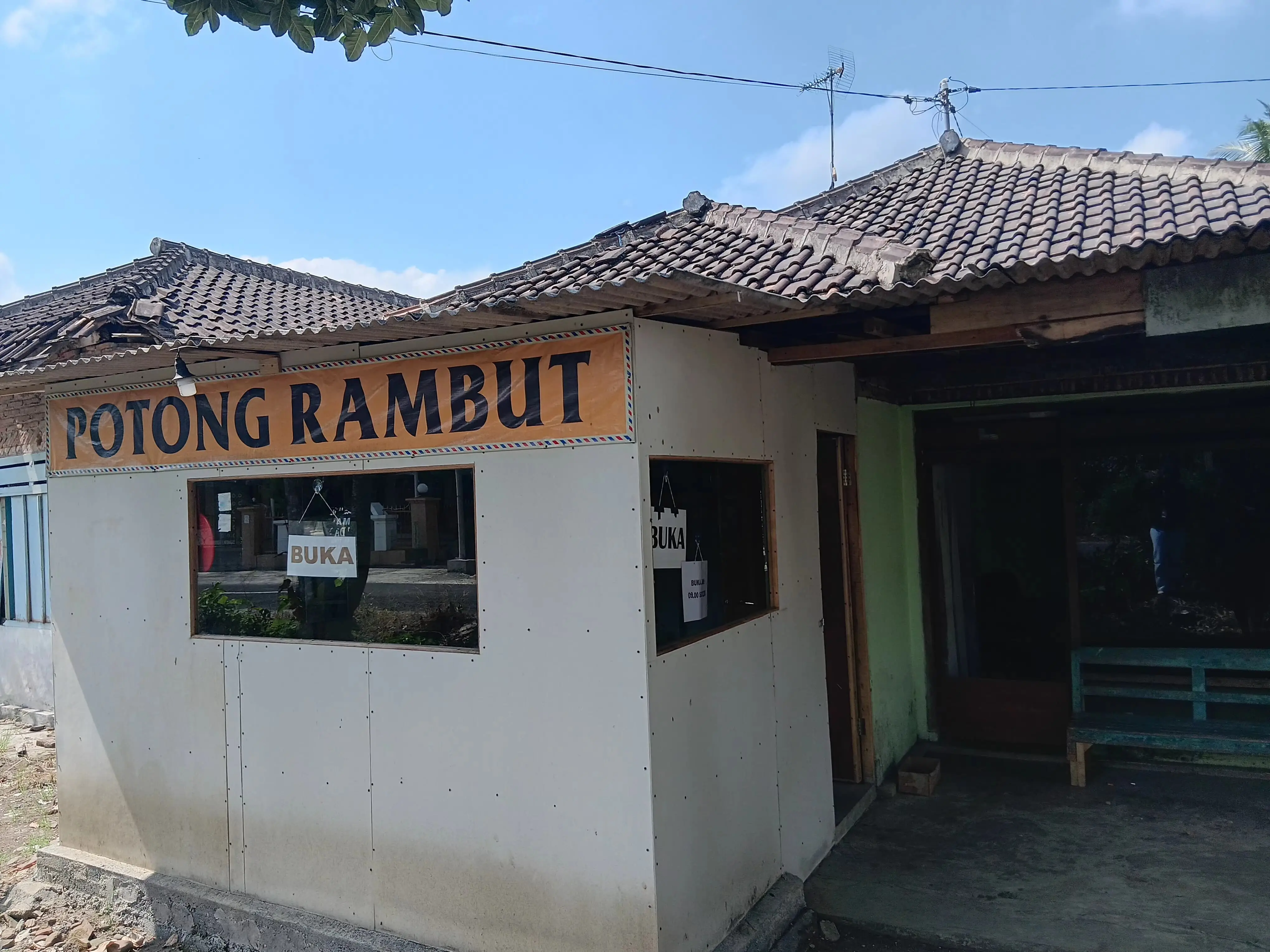 Potong Rambut KM.1